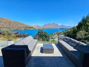 Stunning Views - Queenstown Townhouse