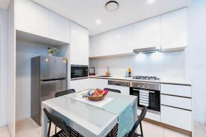 Pool View Urban Oasis 2Bed Apartment