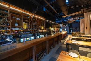 Pool View Urban Oasis 2Bed Apartment