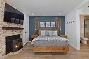 Cozy & Modern Hidden Valley Studio - Walk to The Village! - 六月湖