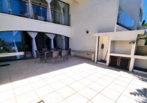 108 The Bermudas 3 bedroom beachfront Umhlanga Rocks