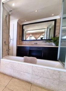 108 The Bermudas 3 bedroom beachfront Umhlanga Rocks