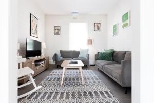 CharmingCity Stay with parking & wifi