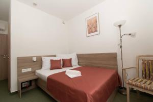 Solid Gold Garni Hotel