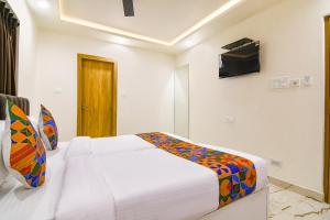 FabHotel Leela Inn - Nr Park Circus 7 Point