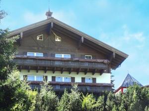 Chalet in Dienten with Ski-In Access
