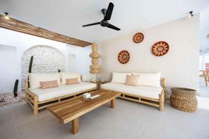 Casa Kokoon - NEW Bright & Quiet 2BR Mertanadi Seminyak with Private Pool and Parking