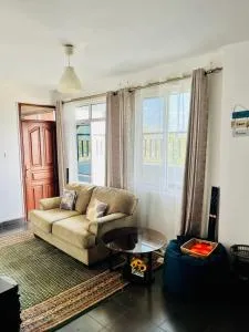 Chic & Cozy Apartment with Balcony Views Kisumu Terrace - Кісуму