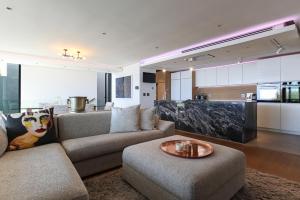 Paradise in Camps Bay, Luxury Villa with Pool and Views