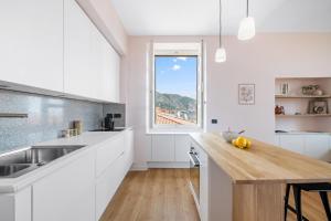 Le Saint Michel,dernier étage, vieux Menton, zone piétonne