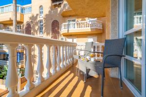 Casa Playa Guadalmar, beautiful apartment in front of the sea, wifi, AC, smart TV, Private parking