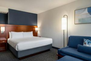 King Room with Sofa Bed room in Courtyard Mt. Holly Westampton