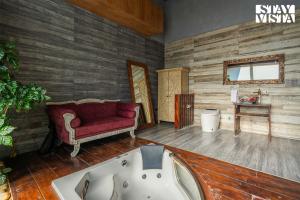 StayVista at Pleasance Villa with BBQ & Bonfire