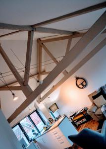 Contractor and Family friendly Grade II townhouse- 3 bedrooms- free parking