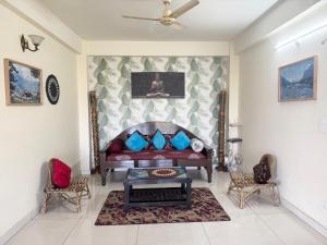 kasauli Auriga 2BHK Villa Pvt Stay I Open Air Terrace I Kitchen Livingroom I Lawn Bonfire I Gaming Zone