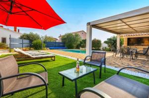 Villa Sunshine - Private Heated Pool & Sport Fields