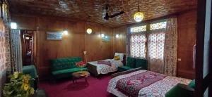 Houseboat sheikh palace