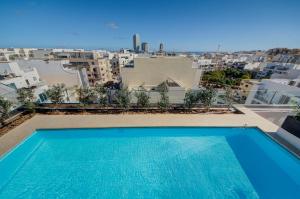 Kuya Duplex Penthouse with Private Heated Pool and City Views