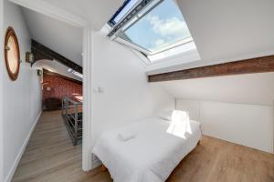 Large luxury Loft for 6 people by Weekome