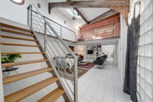 Large luxury Loft for 6 people by Weekome