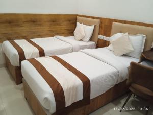 Hotel Girija Sunrise 300 Meter from Baba Dham Temple