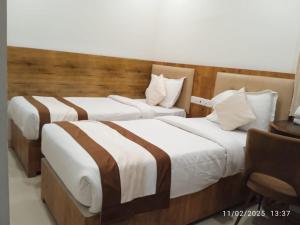 Hotel Girija Sunrise 300 Meter from Baba Dham Temple