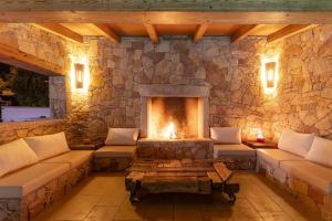 Red House Trget with Swimming Pool, Sauna and Jacuzzi