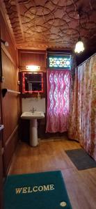 Houseboat sheikh palace