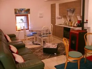 Gîte dans un village médiéval - LʼEstrade