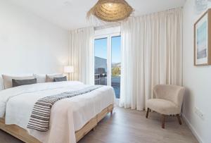 JG36B- Luxury Penthouse with Spacious Balcony