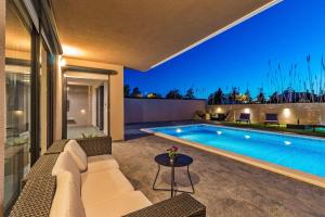 Villa Philippo and Villa Nika