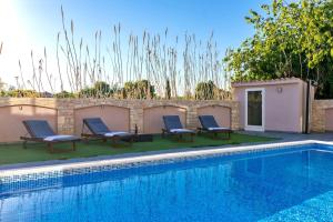 Villa Philippo and Villa Nika