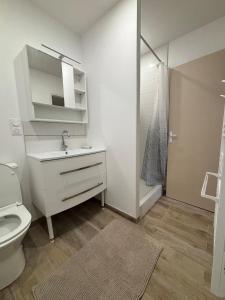 Maisons de vacances Maison avec terrasse, 10 couchages, a 200 m de la plage : photos des chambres