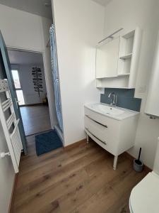 Maisons de vacances Maison avec terrasse, 10 couchages, a 200 m de la plage : photos des chambres