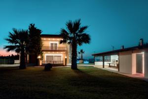 Gaia 6BDR villa with private pool, garden by Hospi