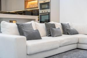 Exceptional 3 -Bedroom Apartment Perfect for 6 in Dubai Marina