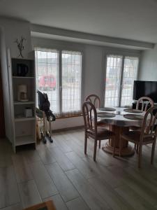 Appartements Appartement T2 spacieux a FREHEL mieux vaut reserver via RBNB : photos des chambres