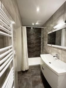 Villas LE SIG - Piscine - Jardin - 6 Chambres : photos des chambres