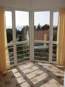 Apartments Luaniva 50m from the see