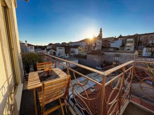 Special place with a sunny balcony facing Clerigos