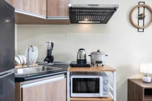 Furnished Studio in Cebu IT Park with WiFi, Netflix and Pool Access