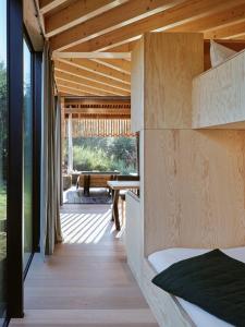 Hutstuf - The Badger & hottub