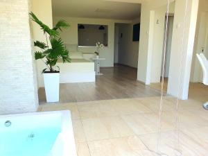 Pool and Jacuzzi Luxury Apartments