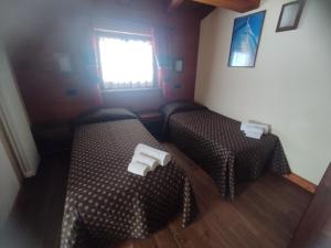 Doppel-/Zweibettzimmer mit Balkon