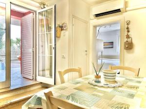 Golden Luxe - Beach house Red Moon