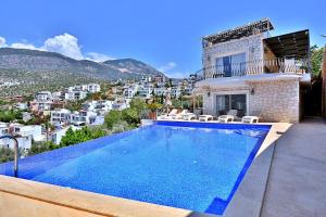 Luxury Villa Close to the Beach