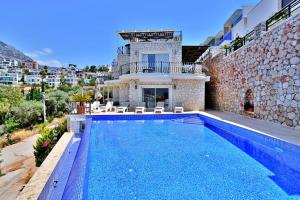 Luxury Villa Close to the Beach