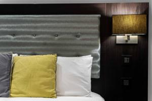 Twin Room with Private Bathroom room in The W14 Hotel