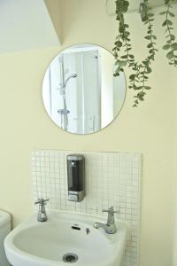 Warrington Suites by Relax Stays