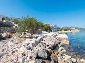 Spacious and Cozy Seafront Apartments